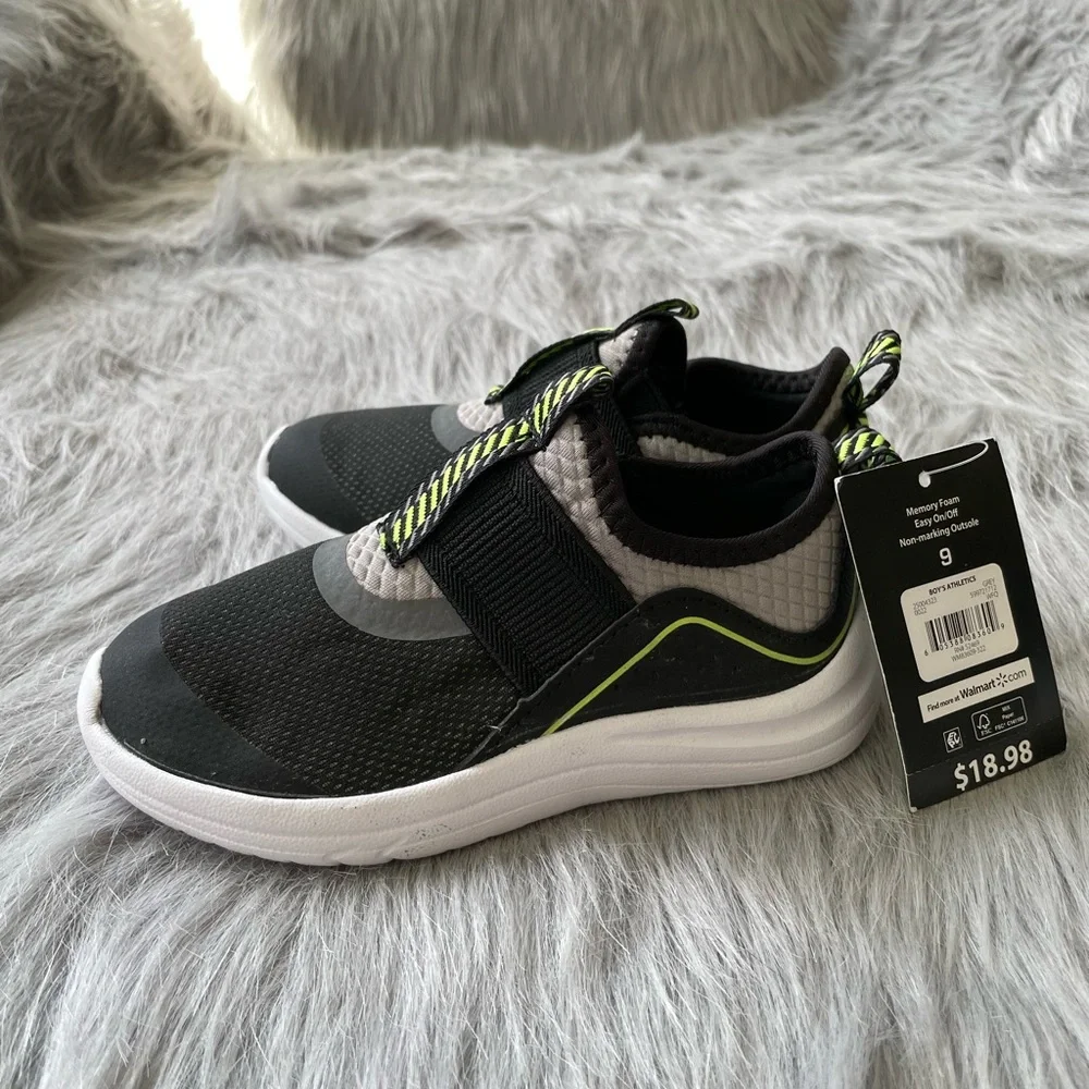 NWT Boys ATHLETICS WORKS Slip On Athletics sneakers. Size 9 - Picture 3 of 6